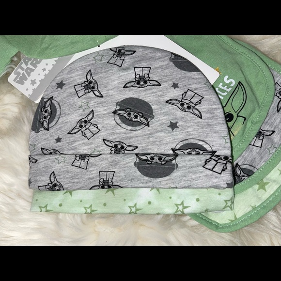 Disney Star Wars Baby Yoda Mandalorian 6 Piece Hat and Bib Set - Picture 3 of 8